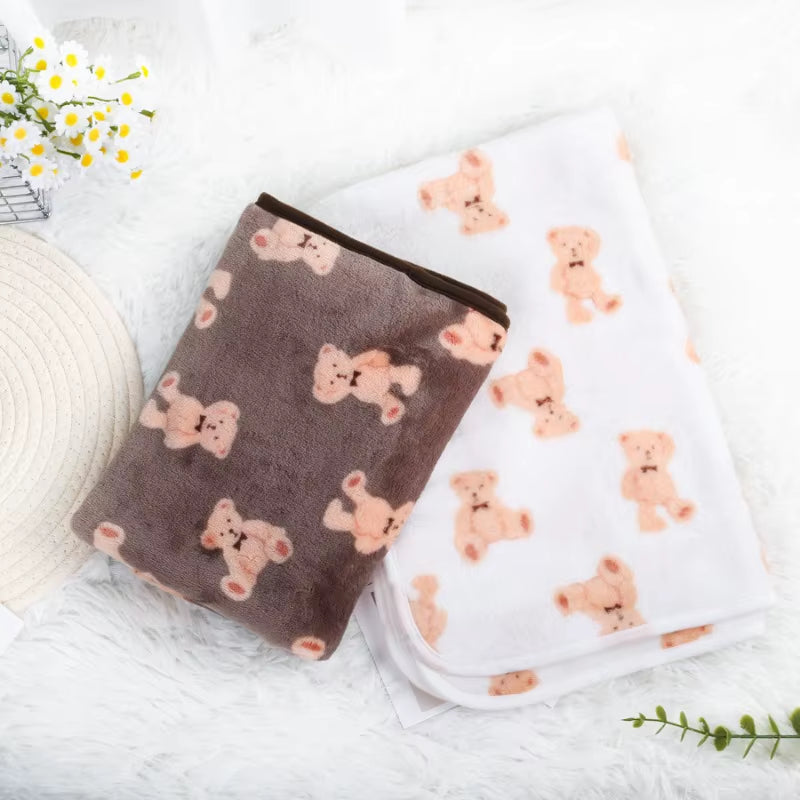 Soft Fluffy High Quality Pet Blanket Flannel Dog Sleeping Blanket Paw Print Pattern Pet Mat Warm Comfortable Blanket for Cat Dog