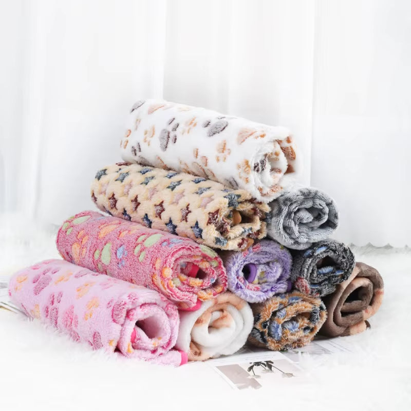 Soft Fluffy High Quality Pet Blanket Flannel Dog Sleeping Blanket Paw Print Pattern Pet Mat Warm Comfortable Blanket for Cat Dog